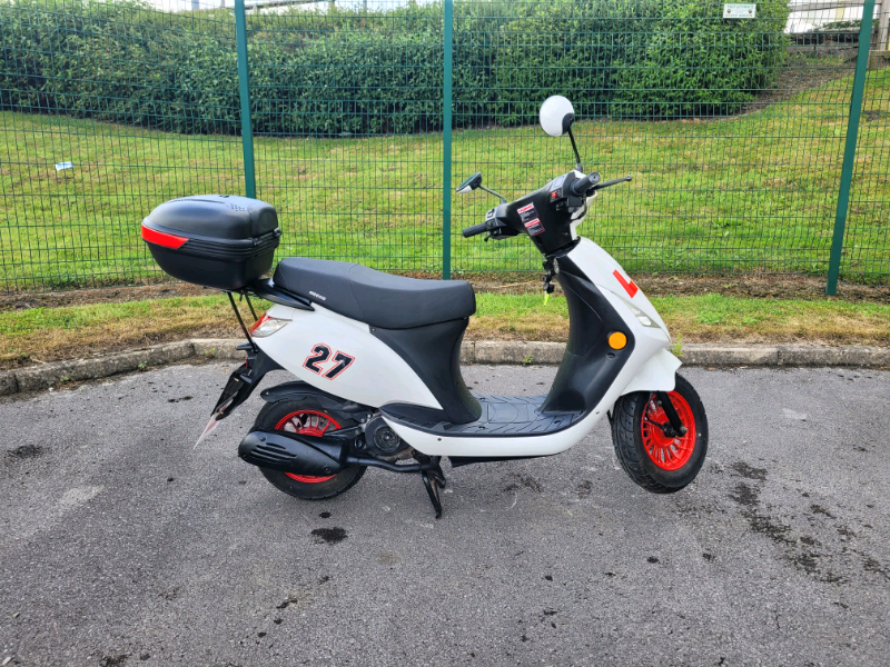 2019 SINNIS STREET 50CC MOPED SCOOTER 